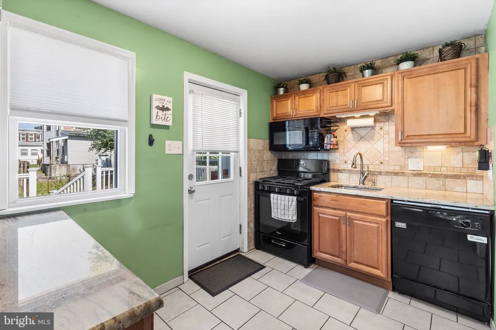 220 NORWOOD AVENUE Holmes, PA 19043