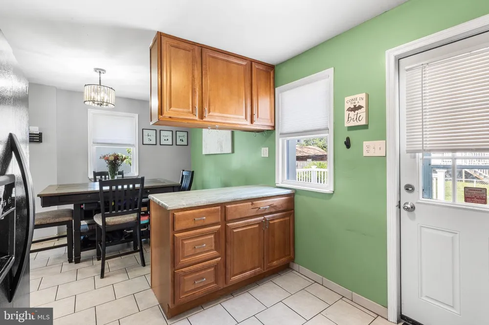 220 NORWOOD AVENUE Holmes, PA 19043