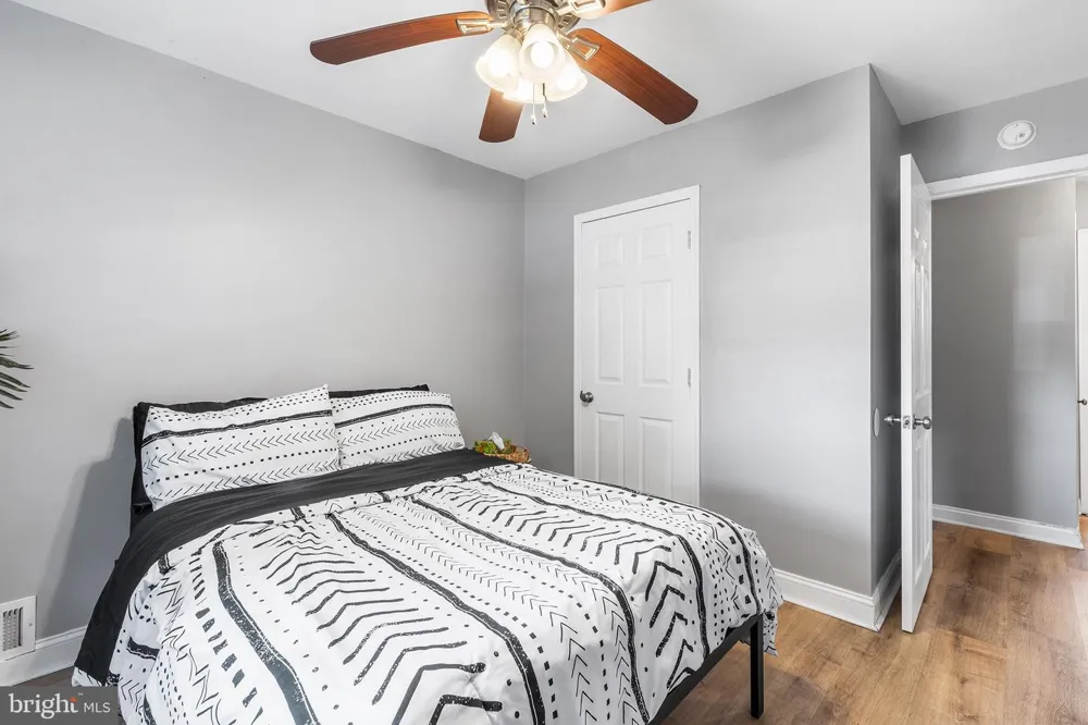 220 NORWOOD AVENUE Holmes, PA 19043