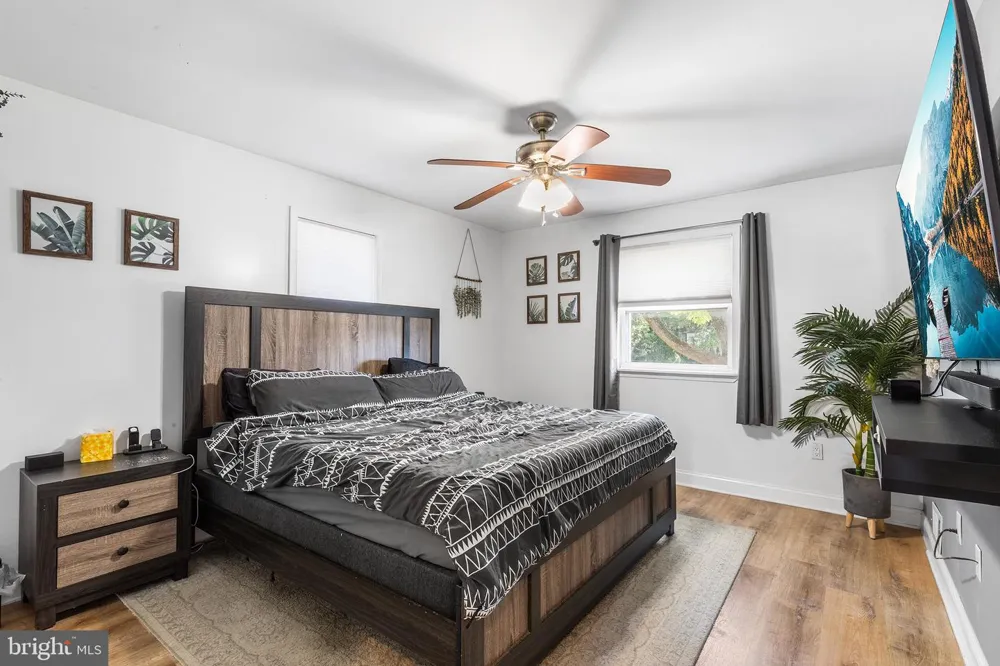 220 NORWOOD AVENUE Holmes, PA 19043