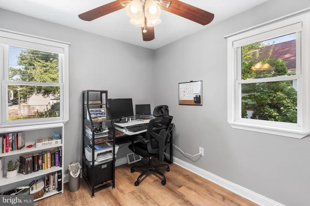 220 NORWOOD AVENUE Holmes, PA 19043