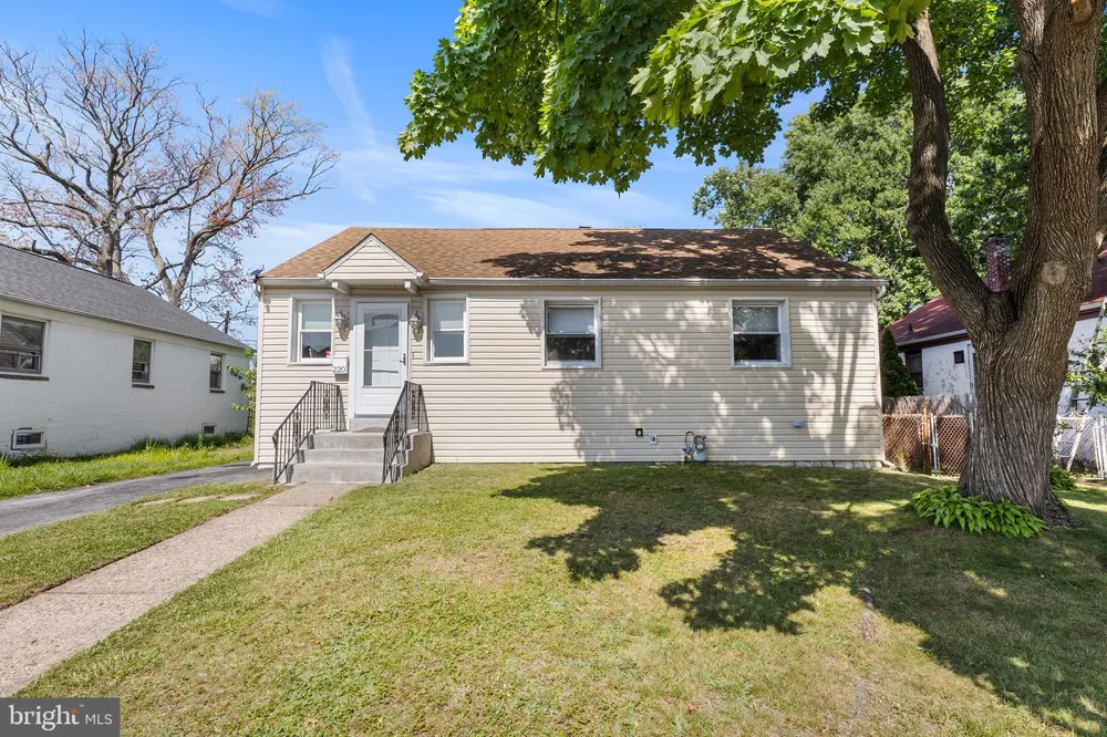 220 NORWOOD AVENUE Holmes, PA 19043