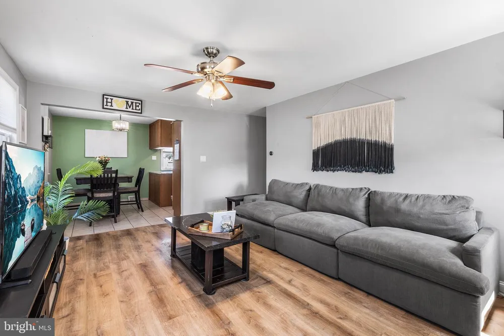 220 NORWOOD AVENUE Holmes, PA 19043