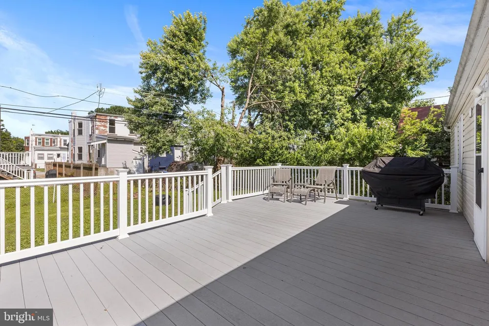 220 NORWOOD AVENUE Holmes, PA 19043
