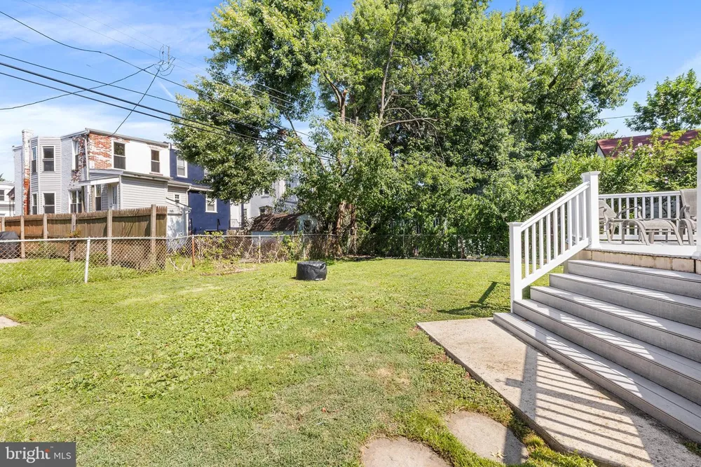 220 NORWOOD AVENUE Holmes, PA 19043