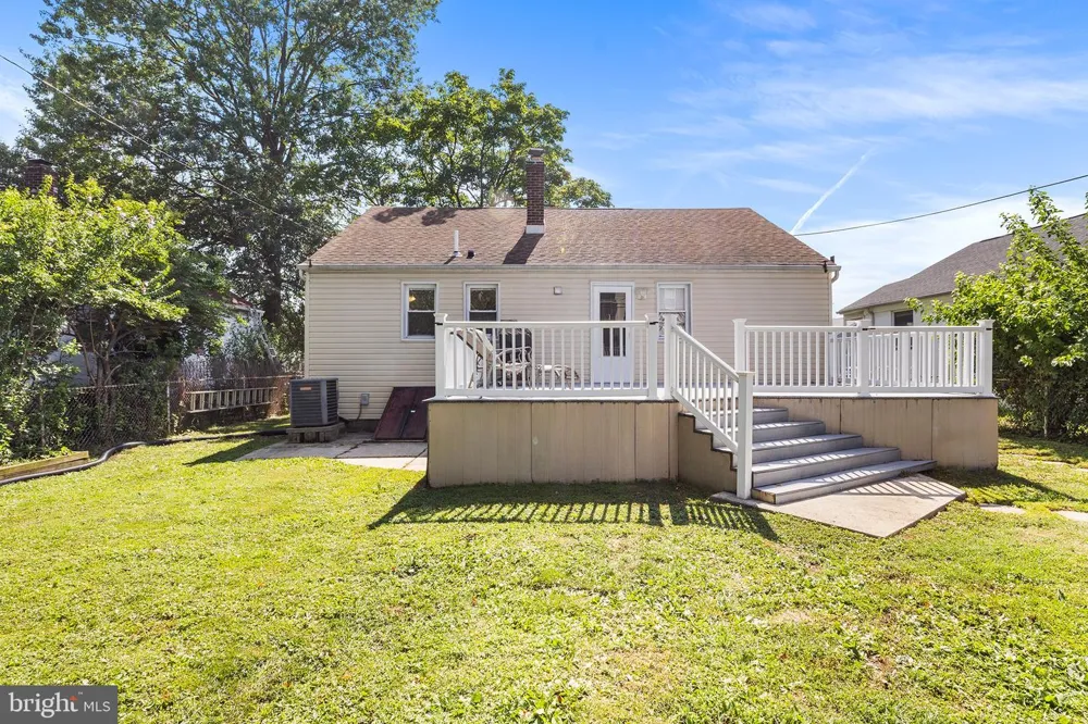 220 NORWOOD AVENUE Holmes, PA 19043