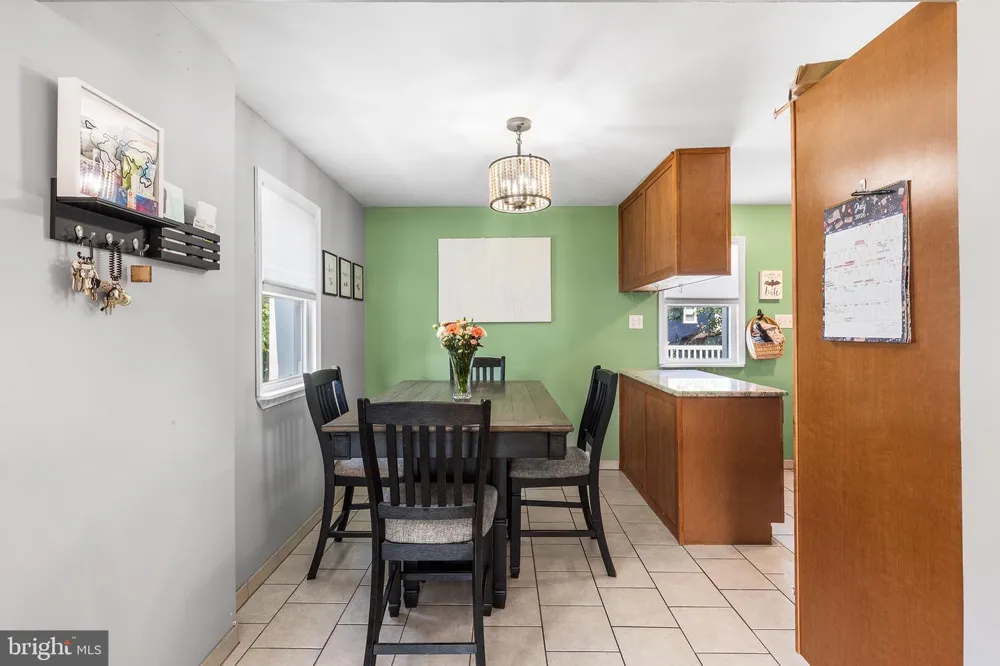 220 NORWOOD AVENUE Holmes, PA 19043