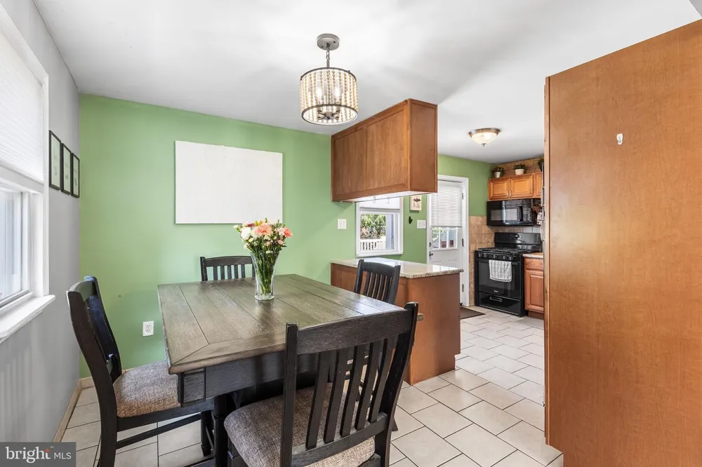 220 NORWOOD AVENUE Holmes, PA 19043