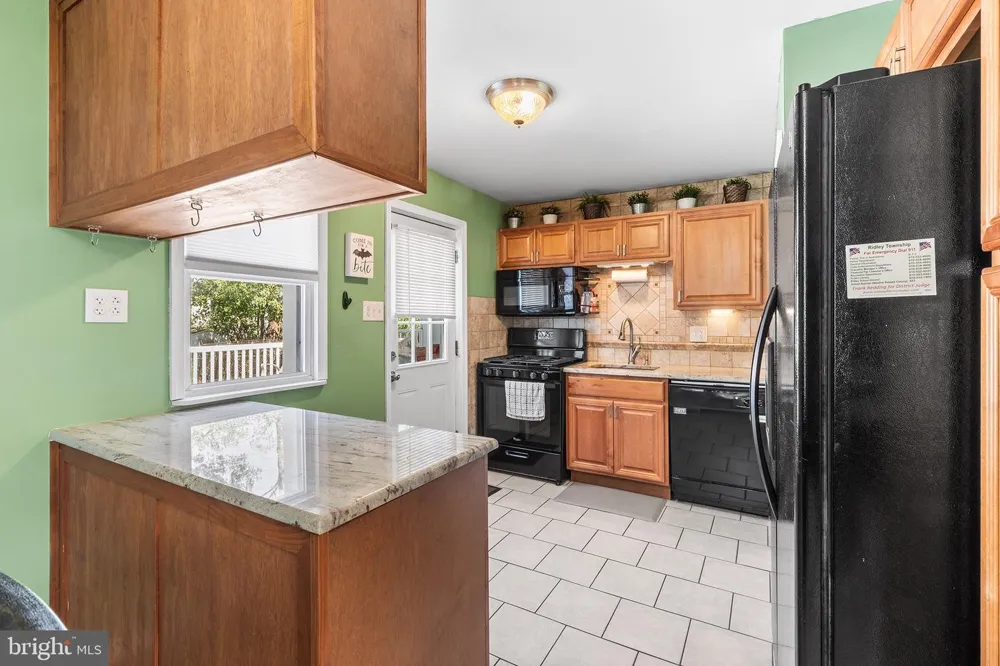 220 NORWOOD AVENUE Holmes, PA 19043
