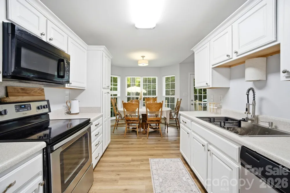 1008 Raywood Court Matthews, NC 28104