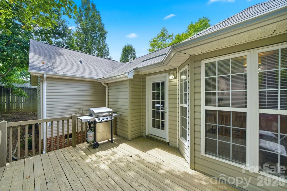 1008 Raywood Court Matthews, NC 28104