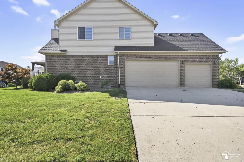 27012 Mary Court Flat Rock City, MI 48134