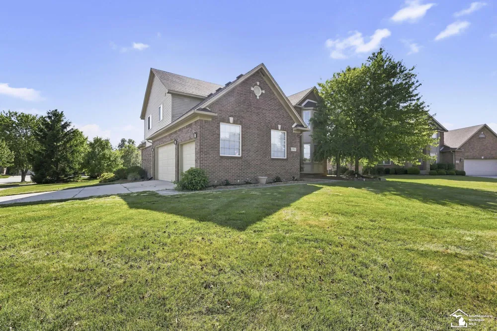 27012 Mary Court Flat Rock City, MI 48134