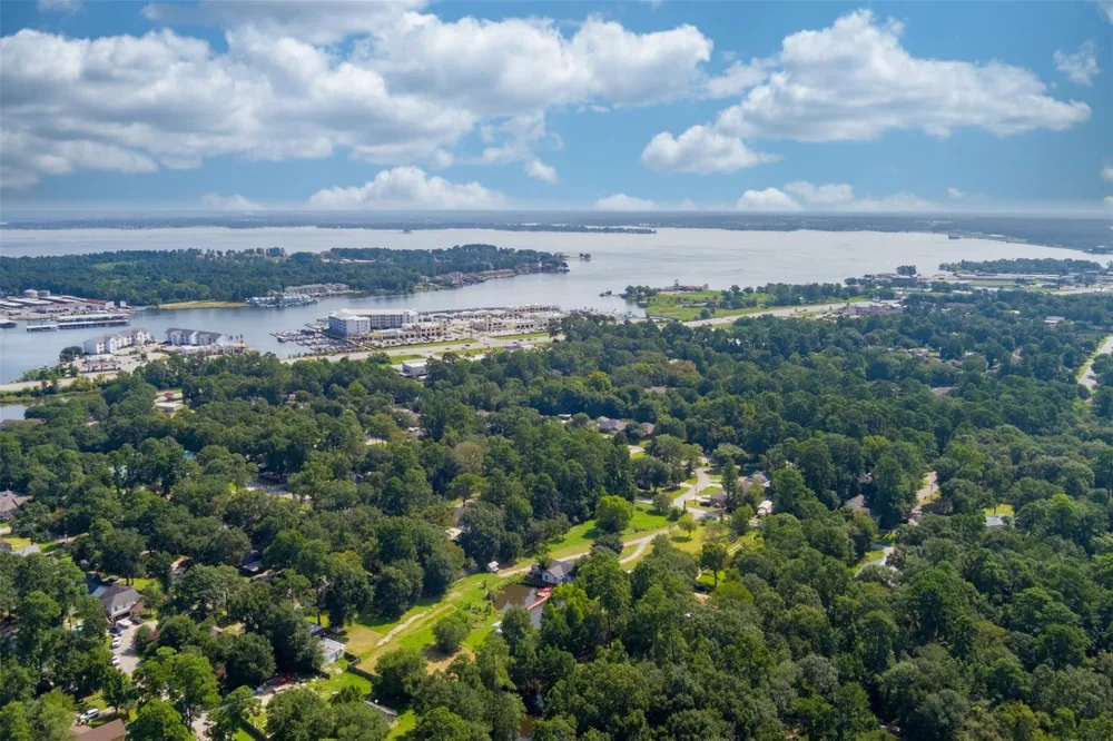 714 Shawnee Conroe, TX 77316