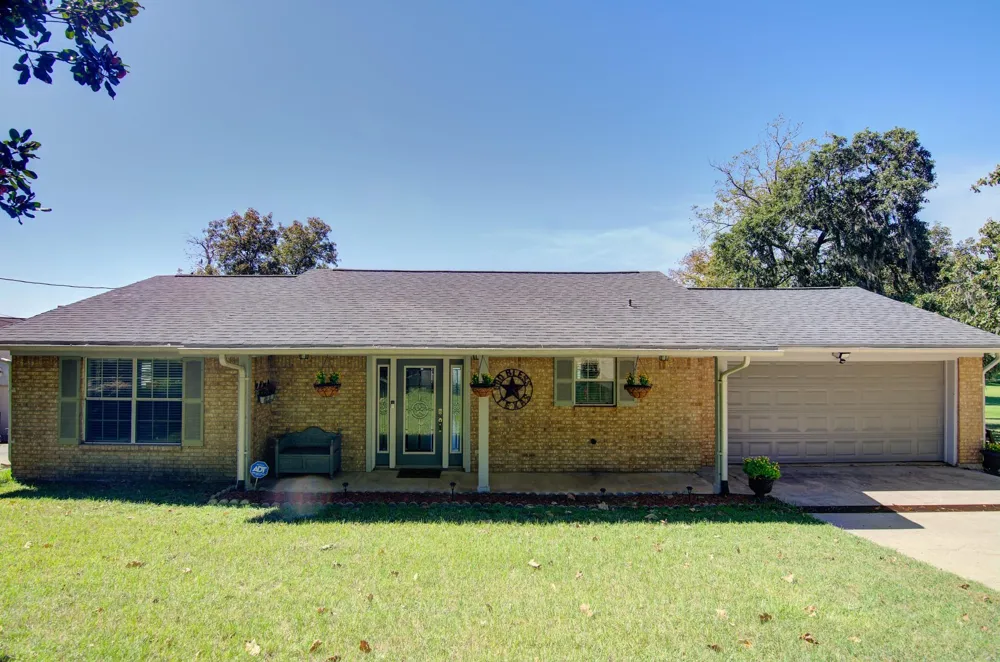 150 Edgewater Way Point Blank, TX 77364