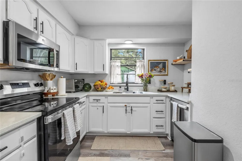 2118 E KEYSVILLE ROAD Lithia, FL 33547