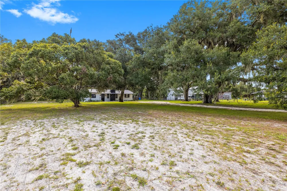 2118 E KEYSVILLE ROAD Lithia, FL 33547