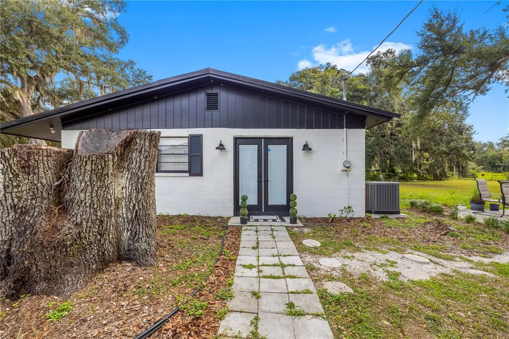 2118 E KEYSVILLE ROAD Lithia, FL 33547