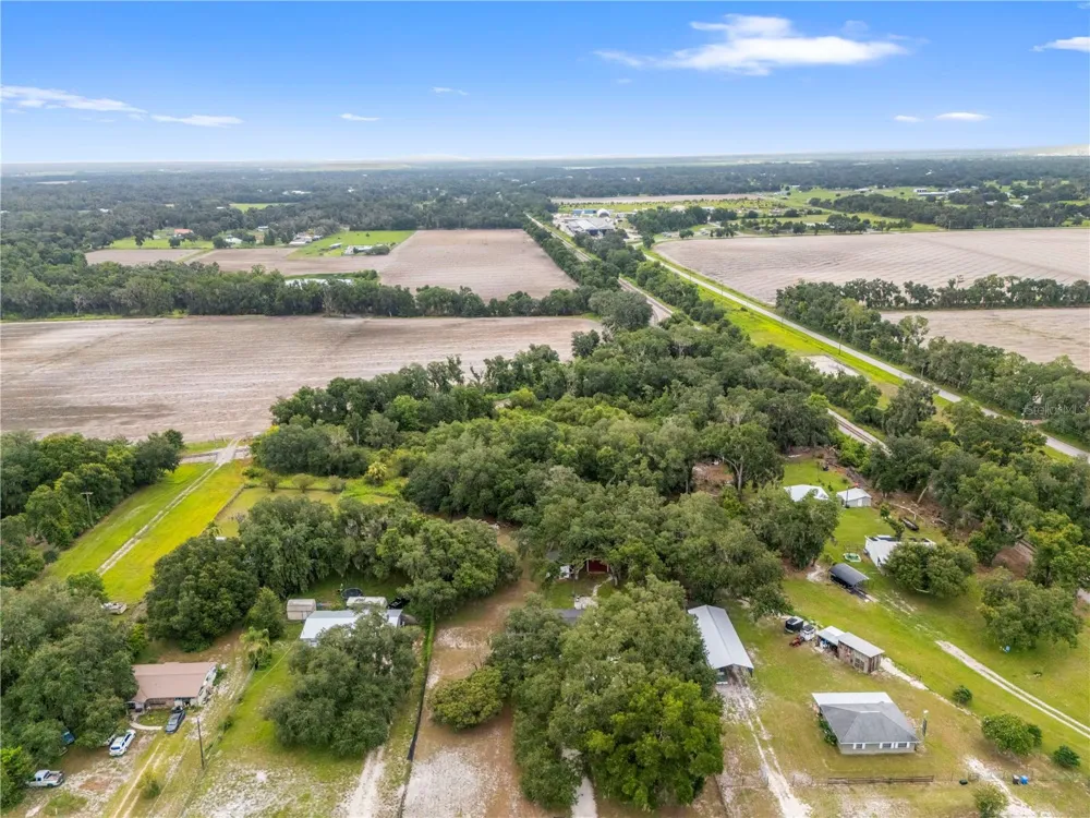 2118 E KEYSVILLE ROAD Lithia, FL 33547