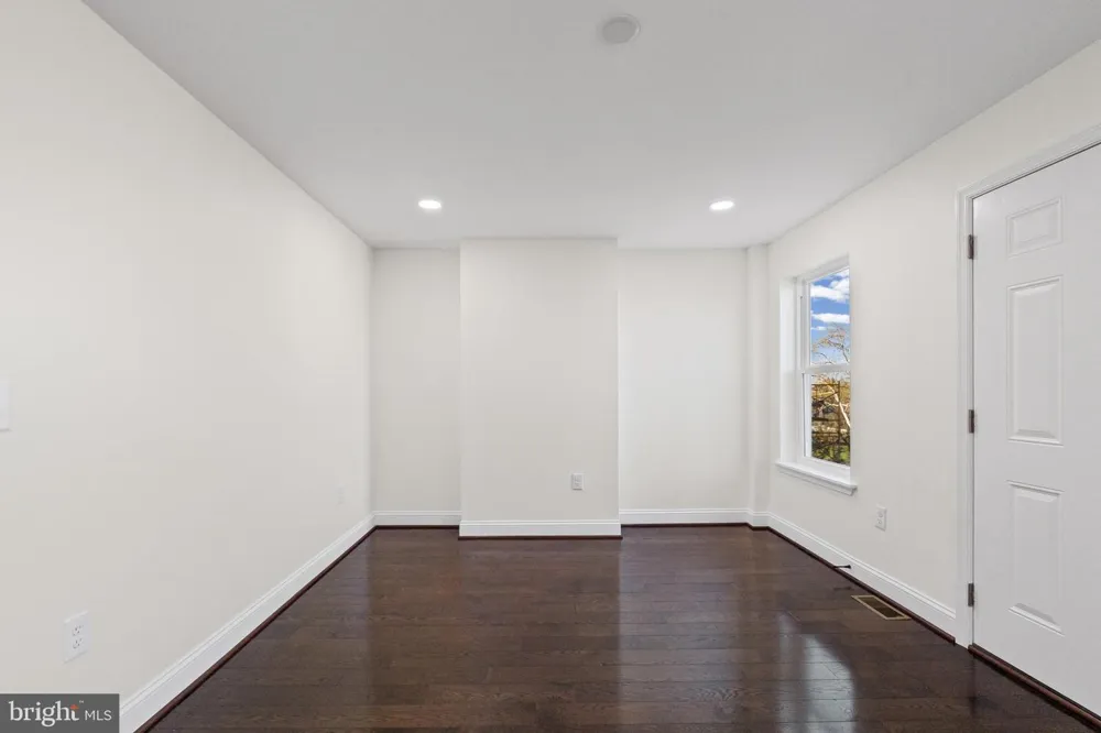 530 CARROLLTON AVENUE Baltimore, MD 21223