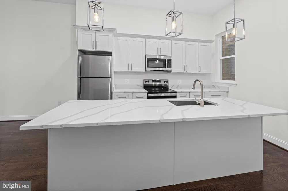 530 CARROLLTON AVENUE Baltimore, MD 21223