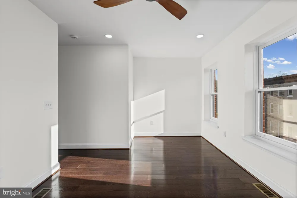530 CARROLLTON AVENUE Baltimore, MD 21223