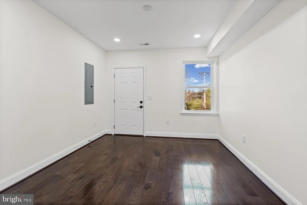 530 CARROLLTON AVENUE Baltimore, MD 21223