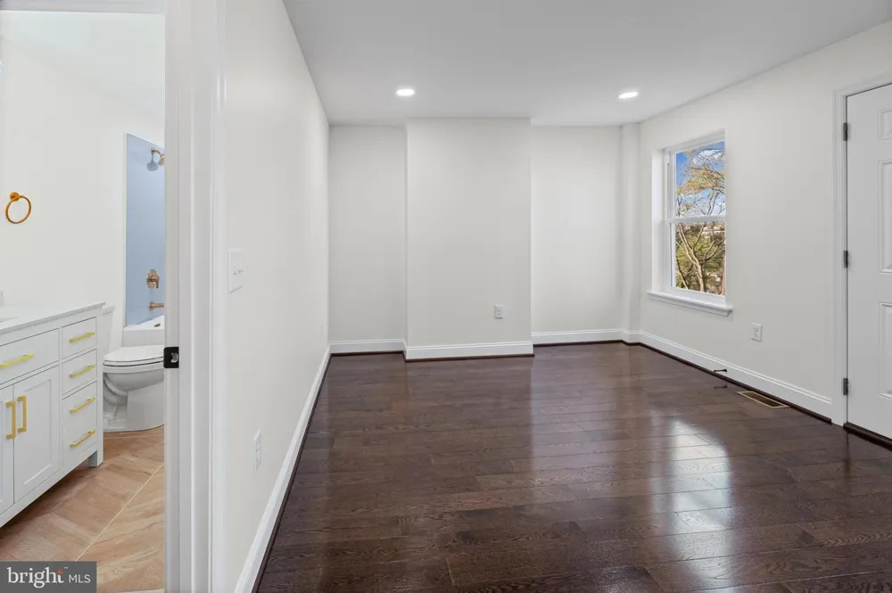 530 CARROLLTON AVENUE Baltimore, MD 21223