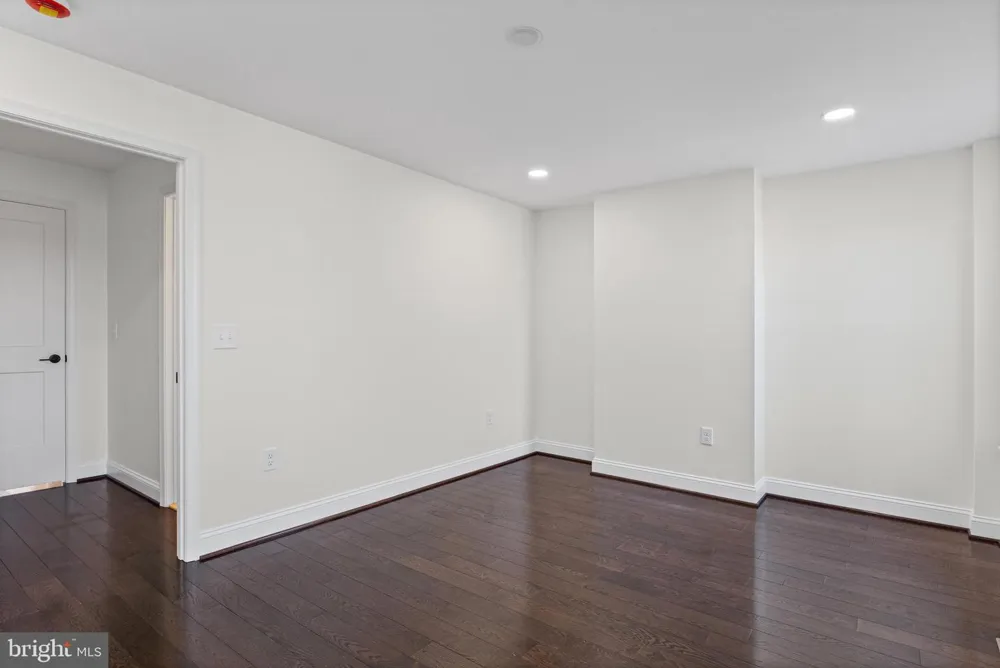 530 CARROLLTON AVENUE Baltimore, MD 21223