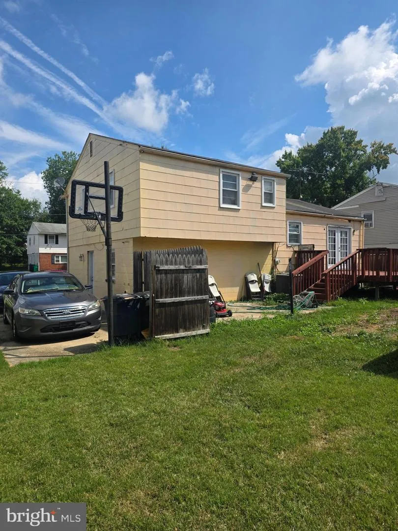 7511 NEWBERRY LANE Lanham, MD 20706
