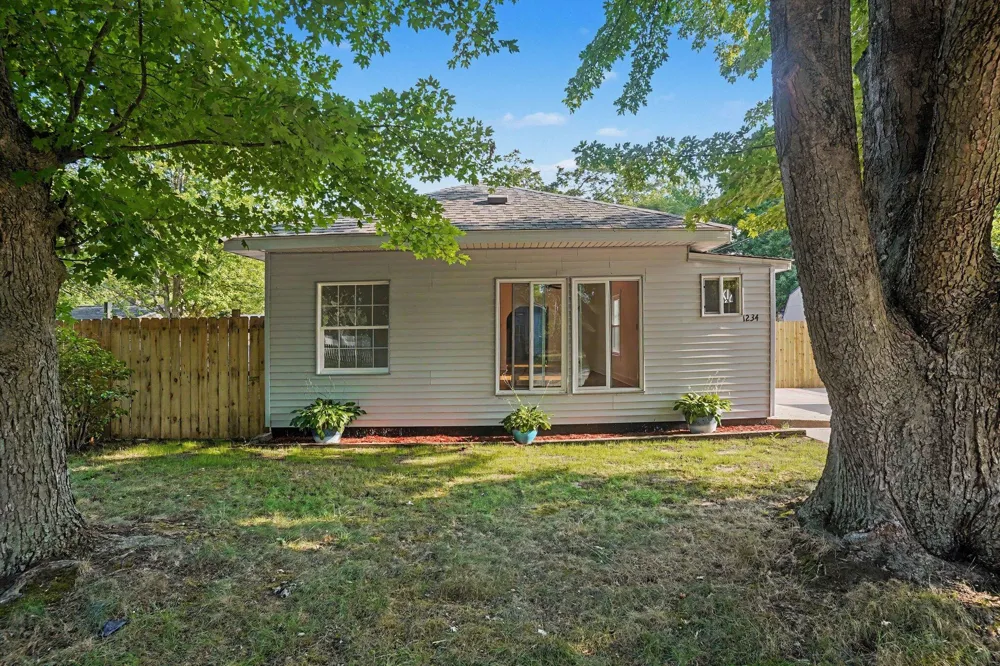 1234 Langeland Avenue Muskegon City, MI 49442