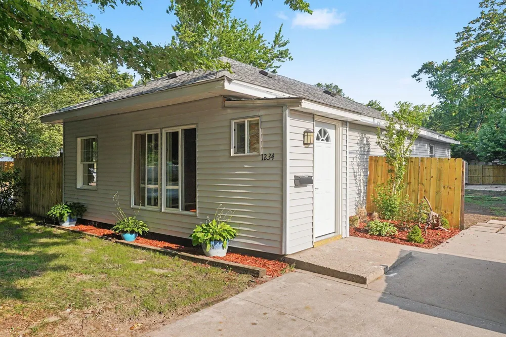 1234 Langeland Avenue Muskegon City, MI 49442