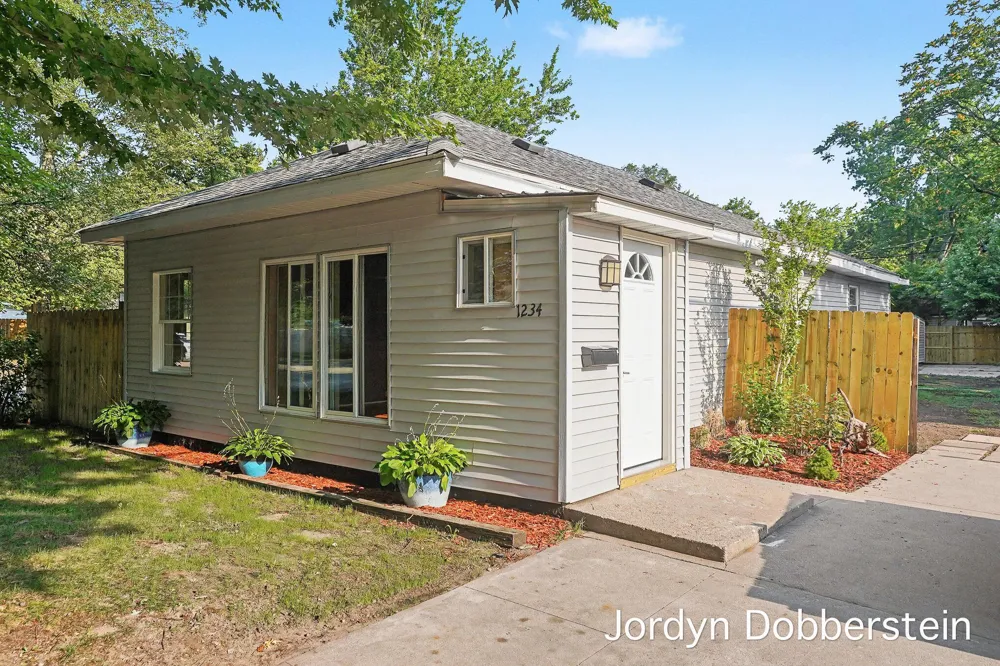 1234 Langeland Avenue Muskegon City, MI 49442