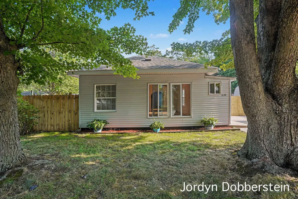 1234 Langeland Avenue Muskegon City, MI 49442