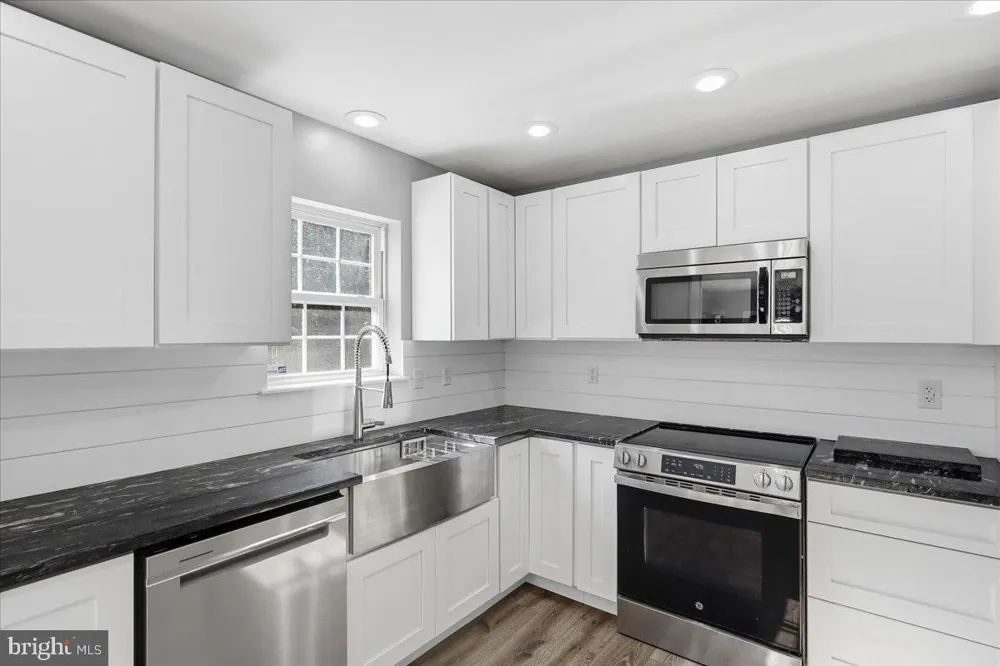 161 ACORN LANE Stroudsburg, PA 18360