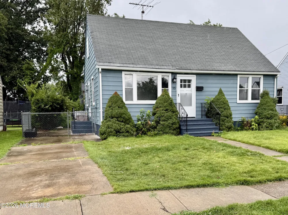 35 Unwin Drive Hamilton, NJ 08610