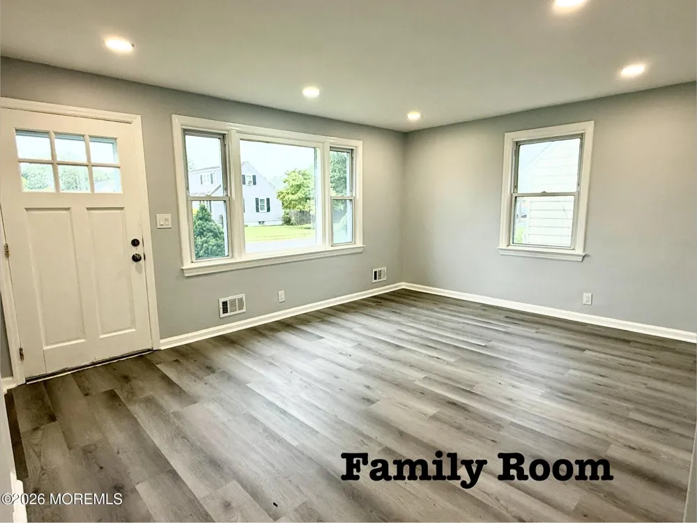 35 Unwin Drive Hamilton, NJ 08610