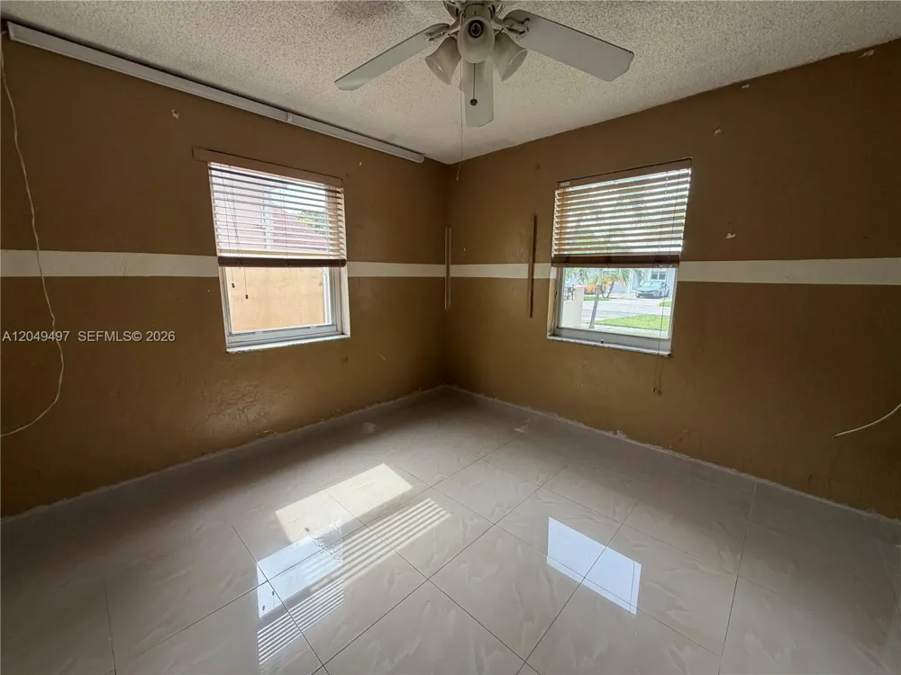 1061 E 20th St Hialeah, FL 33013