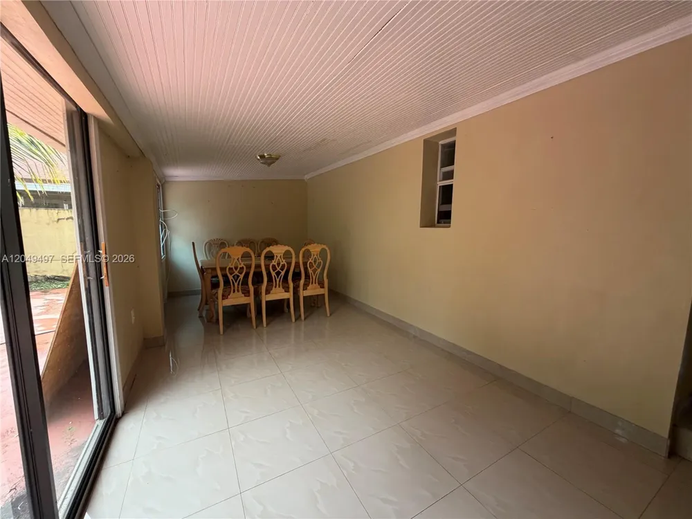 1061 E 20th St Hialeah, FL 33013