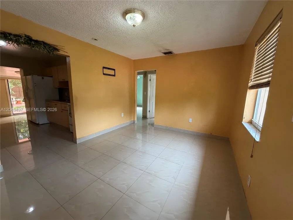 1061 E 20th St Hialeah, FL 33013