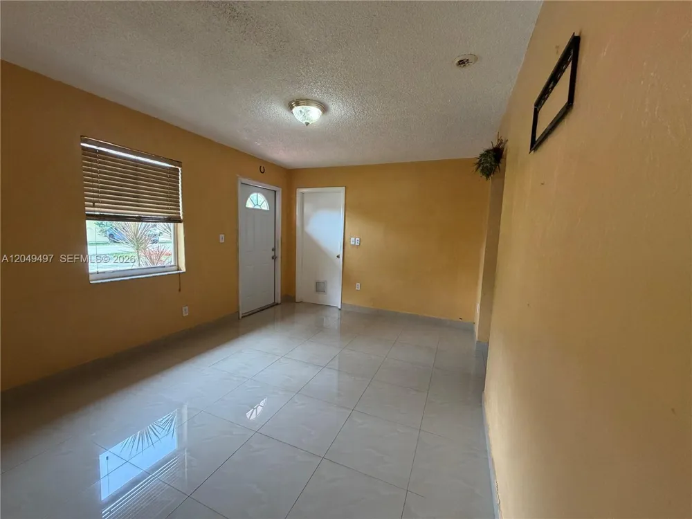 1061 E 20th St Hialeah, FL 33013
