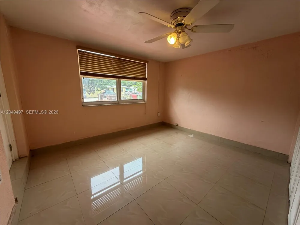 1061 E 20th St Hialeah, FL 33013