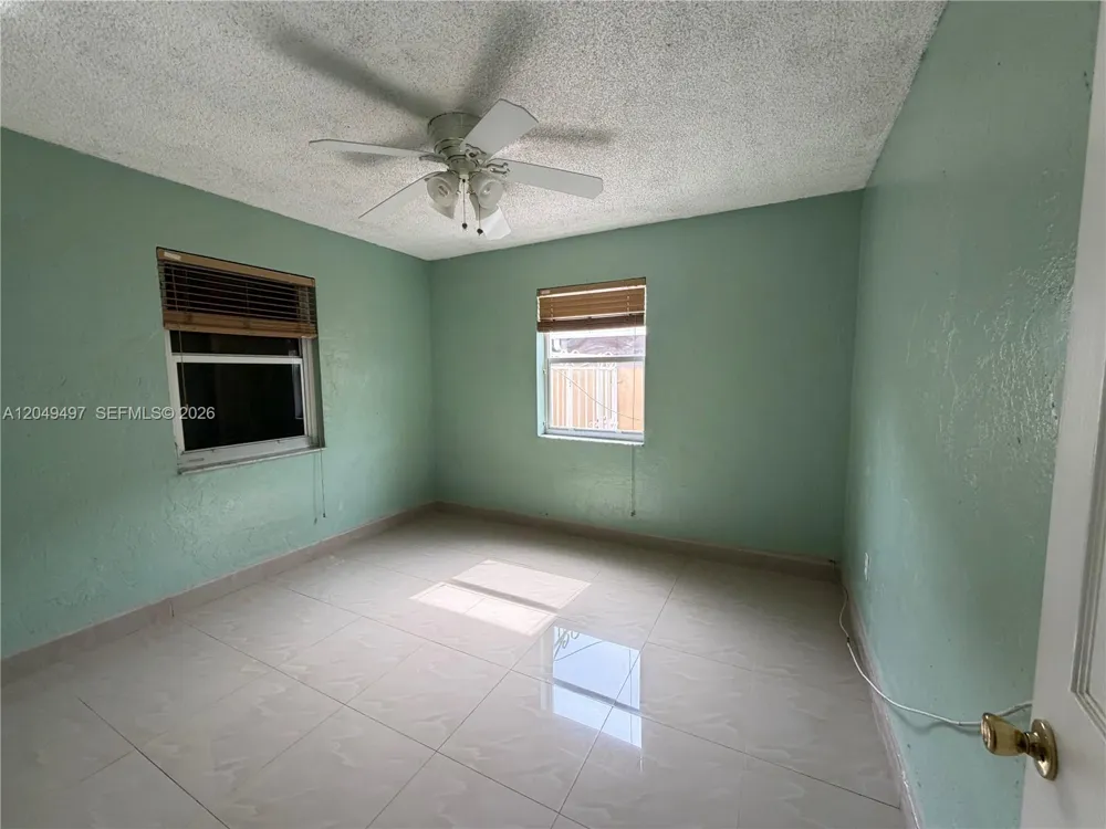 1061 E 20th St Hialeah, FL 33013
