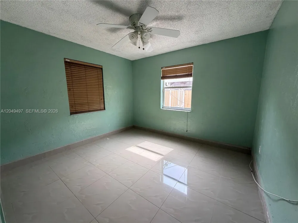 1061 E 20th St Hialeah, FL 33013