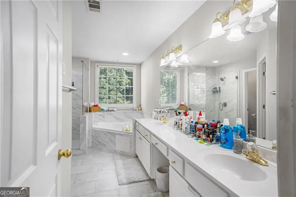 3884 Meandering WAY SW Lilburn, GA 30047