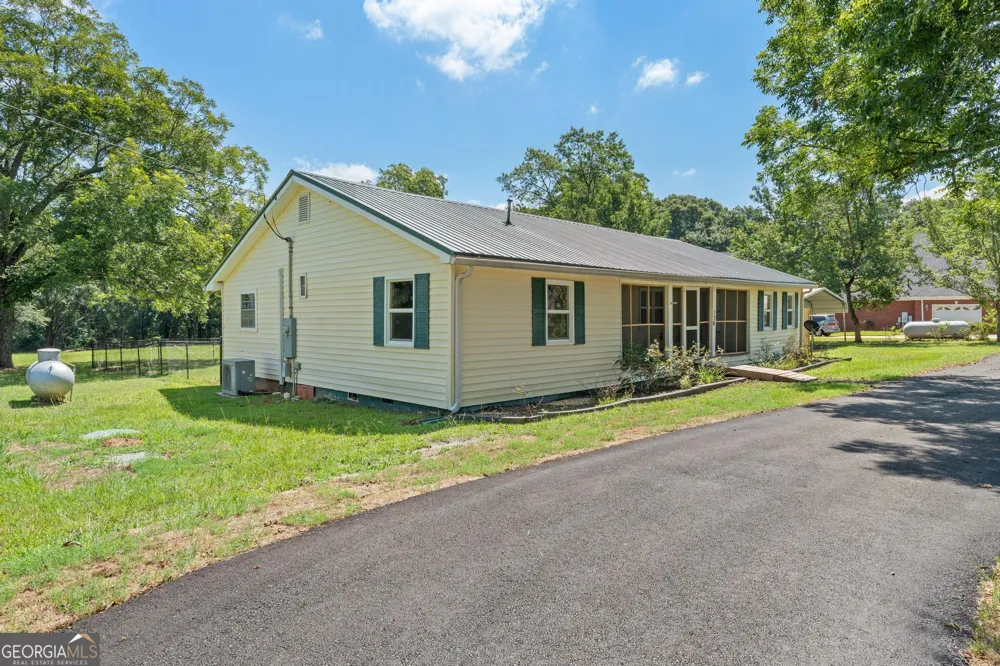 176 Midland ST Williamson, GA 30292