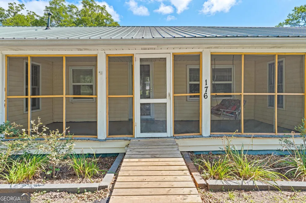 176 Midland ST Williamson, GA 30292