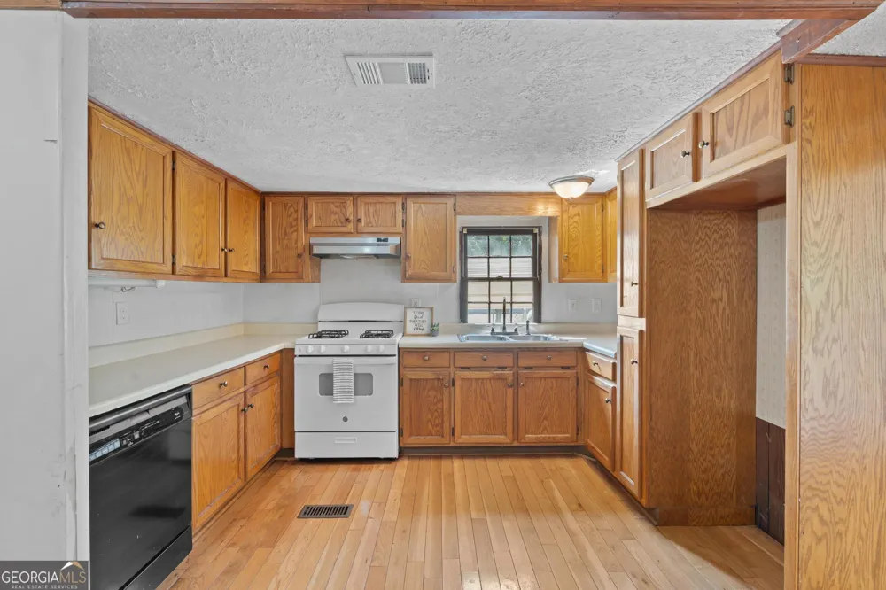 176 Midland ST Williamson, GA 30292