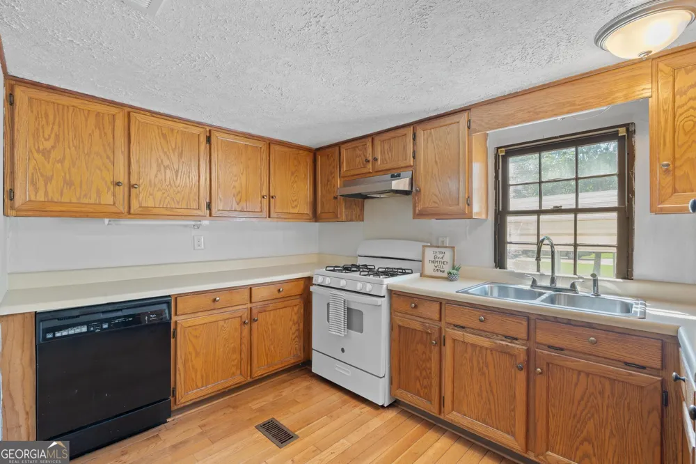 176 Midland ST Williamson, GA 30292