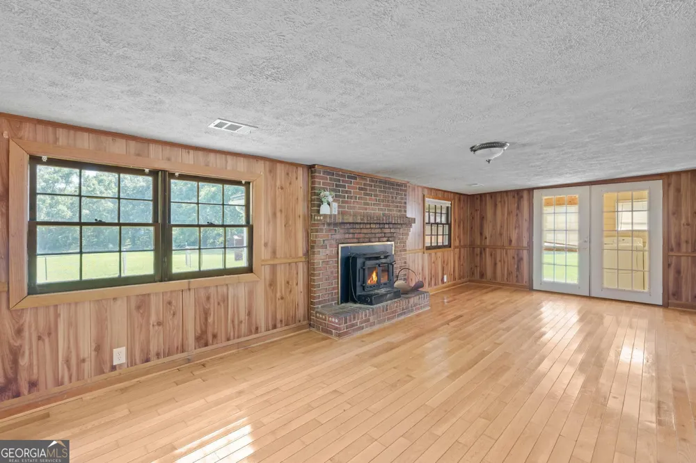 176 Midland ST Williamson, GA 30292